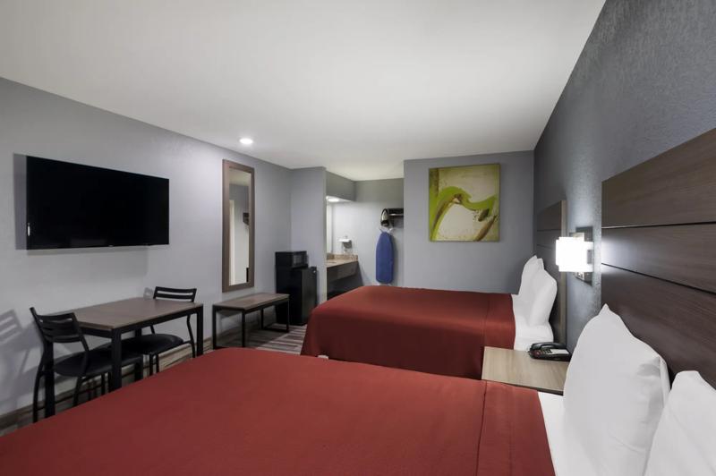 ABVI_BudaAustinSTX_GuestRooms_Two Doubles_Room Amenities - E36EA012-FFF1-44F3-944CAFD1B62DDC4A