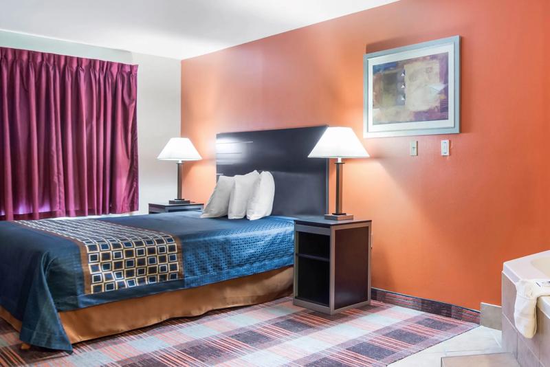 ABVI_MabletonAtlantaGA_GuestRooms_King with Jacuzzi_Window Side - E4640C42-1FF8-492E-996A8A197703000E