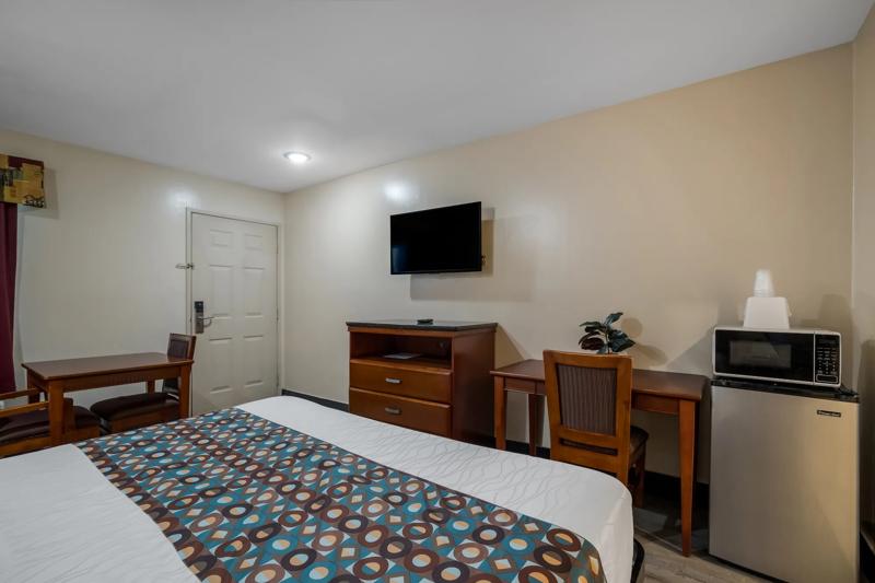 ABVI_RedlandsSanBernardinoCA_GuestRooms_King Suite_Room Amenities - E560321D-EAD2-4799-B4E8D1C9707824C8