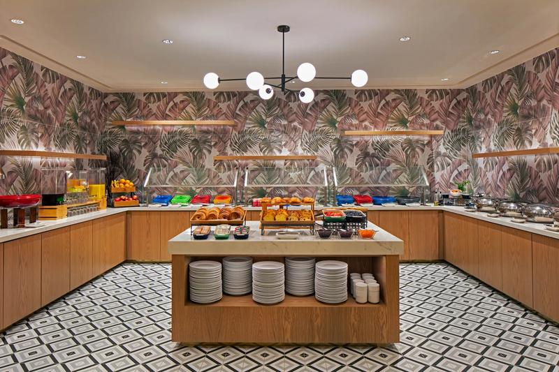 SHR_MiamiAirport_Dining_Tailwinds_BreakfastBuffet