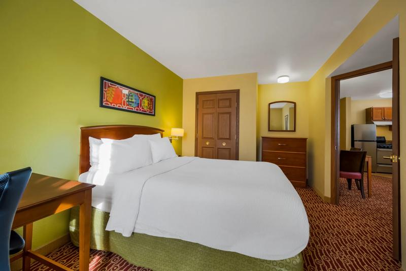 SIM_DetroitNovi_GuestRooms_Two Bedroom Queens_Bedroom - E60BBD22-D668-4067-9BB7EE3041459B08