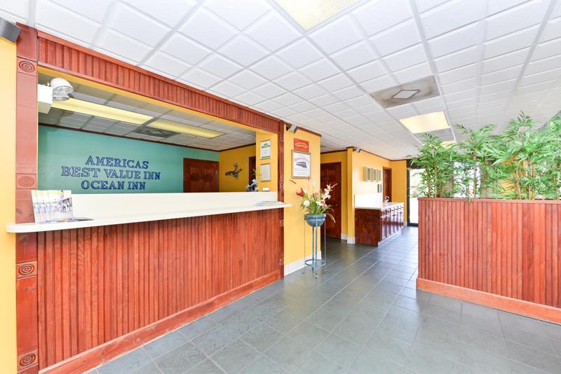 ABVI_OceanInnFL_Lobby_Front Desk - E72BE833-90B3-4B12-A620484BA7101100