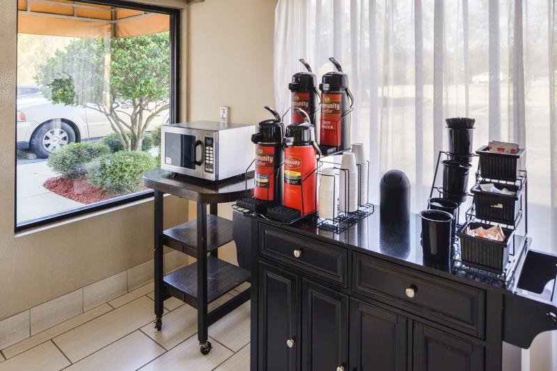 ABVI_BastropLA_Dining_Breakfast Area_Coffee Station - E76E5C33-3BA0-4537-AACF505CD4DDDACD
