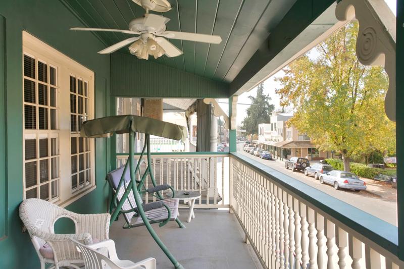 ABVI_RoyalCarriageCA_Exterior_Balcony - E7DF662F-F3BB-43B2-9BCAAF2728E4702A