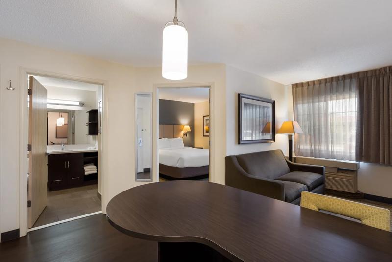 SIM_DesMoines_GuestRooms_Suite_Seating - E84B48FA-E73E-43F5-B1652609E1EB7FCA