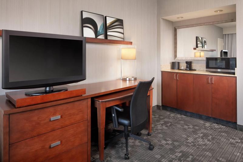 SEL_LagunaHillsIrvineSpectrum_GuestRoom_OneBedroomSuite_WetBar - E97B8DB8-E886-47CA-B6F0F29FCFA4529F