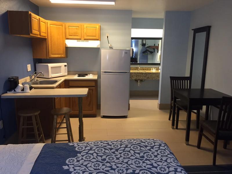 ABVI_BishopKingsvilleTX_GuestRooms_Two Queens Suite_Room - EA457AFE-663B-4821-895482F9B6F821C8