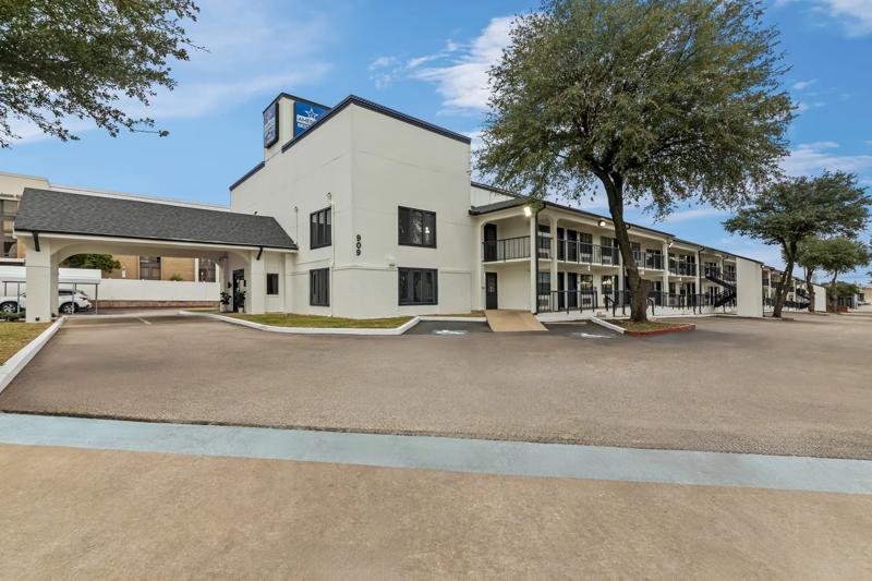 ABVI_AustinUniversityTX_Exterior_Side - EA52C739-70F7-492C-8933885F2A92FD99