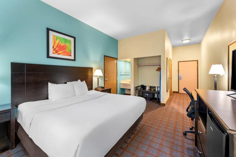 RLIS_Blue Springs_Guest Room - EAB66D50-0E46-4A8D-81CC5A612D1ED2BF