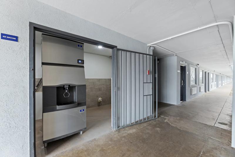 ABVI_FtWorthHurstTX_Amenities_Ice Machine - EB96C1B9-8162-4784-9B455BB491A778F2