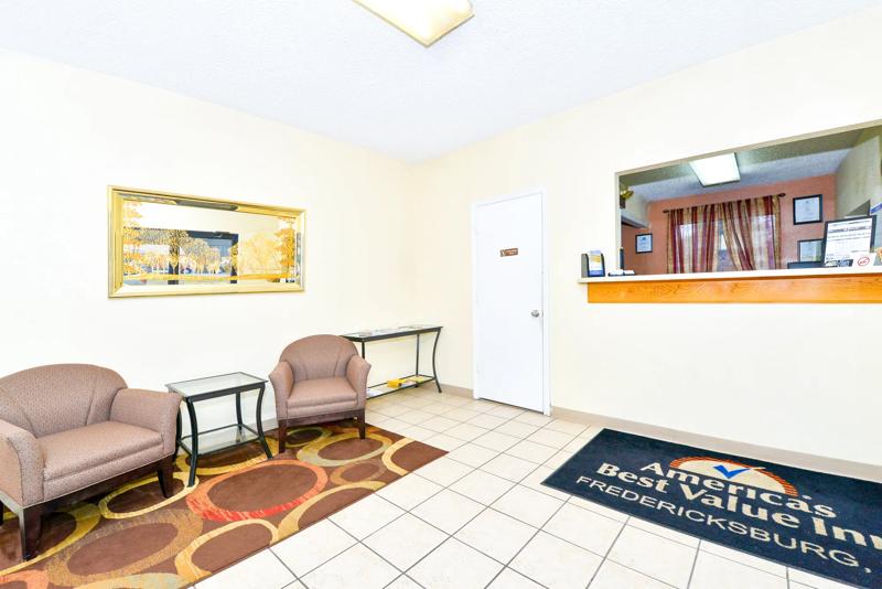 ABVI_FredericksburgNVA_Lobby_Front Desk - EBA21E75-484F-49AE-AC04253669653208