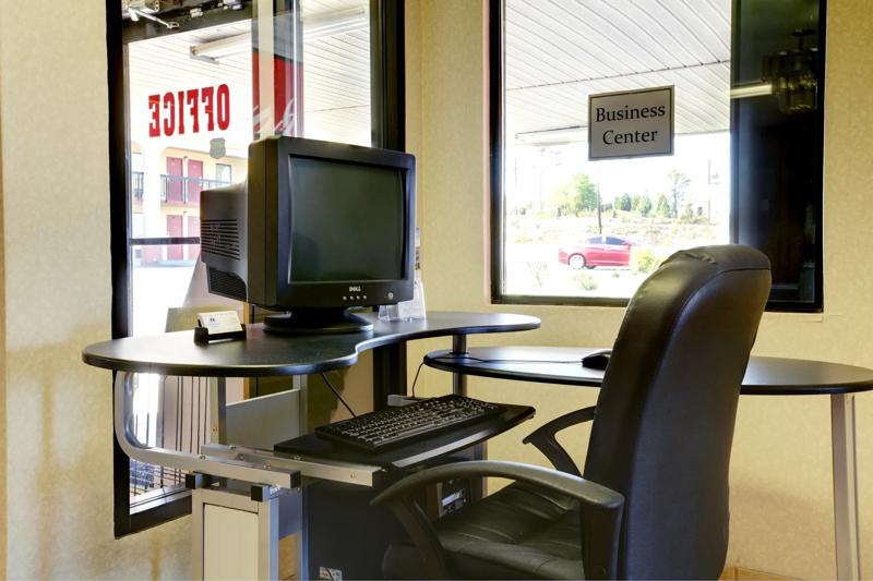 ABVI_MaconatEisenhowerPkwyGA_Amenities_Business Center.jpg - EDC4C991-339A-4365-8574D20B3D1F8553