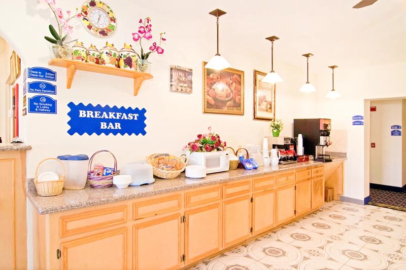 ABVI_BushIntlAirportTX_Dining_Breakfast Area - EE0E44B4-F305-4ACC-949C9DF44AB40E29