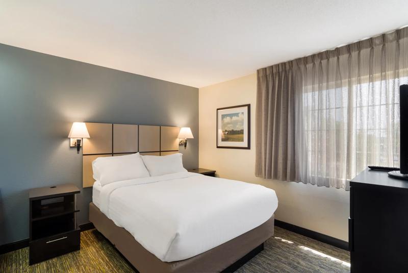 SIM_DallasLasColinas_GuestRooms_Suite_Bed - EED0B07D-37D4-4680-876C072C6C0E1180