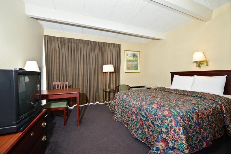 ABVI_PhillipsburgNJ_GuestRooms_King with Jacuzzi_Room - EF3D266D-58AA-4A2A-B55CDB49BA0033D6