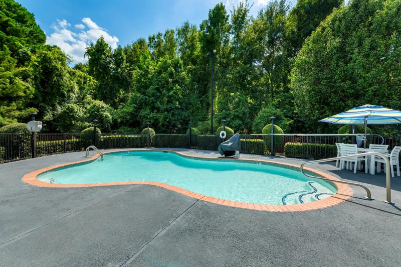SEH_Longview_TX6683_OutdoorPool_1