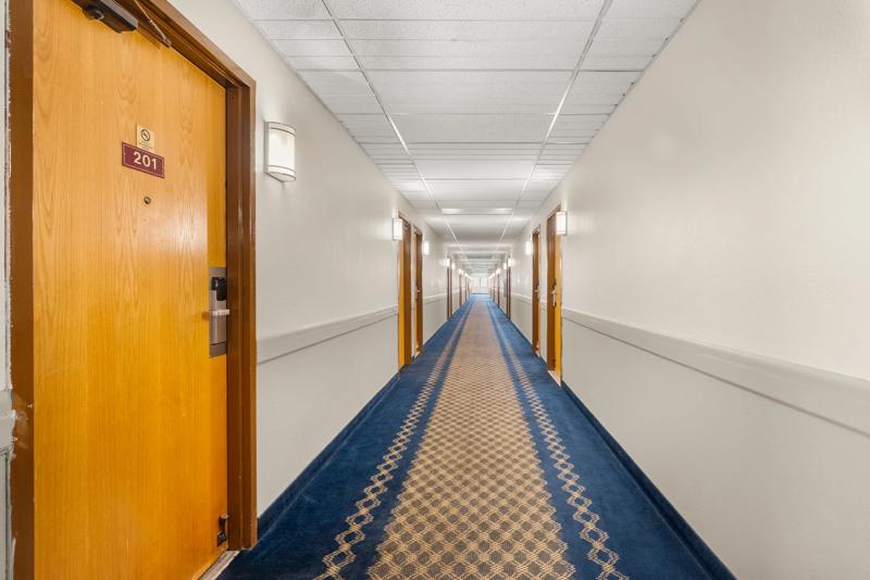 ABVI_PrescottValleyAZ_Hallways_One Door - F13CEE1F-1E5C-4700-BB2F09E2B2597F03