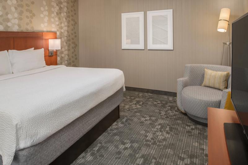 SEL_SeattleBellevueRedmond_GuestRoom_OneBedroomSuite_King - F14EE862-F28A-442A-933A0C9D1869863D