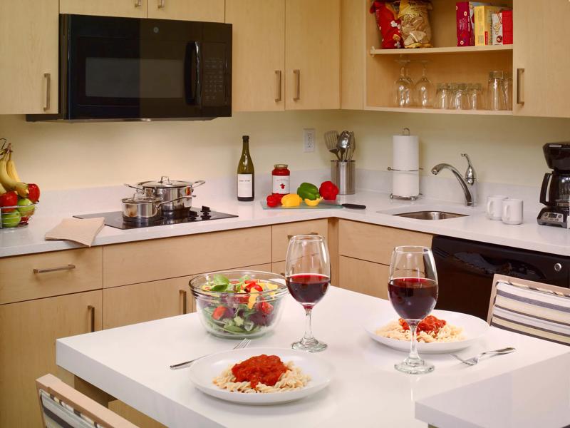 SES_Brand_AuburnHillsDetroit_Suite_Kitchen - F1A519E0-137F-465E-8C0F0C29387369C3