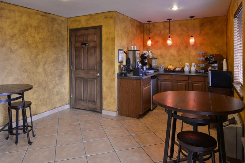 ABVI_UniversityAveAR_Dining_Breakfast Area - F1CE49FD-3249-4C3C-86466AFB97C51249