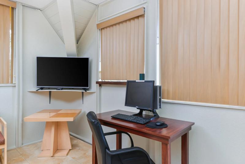 ABVI_SarasotaDowntownFL_Amenities_Business Center - F2812D60-3C6C-4739-9C763E9BD9B62976
