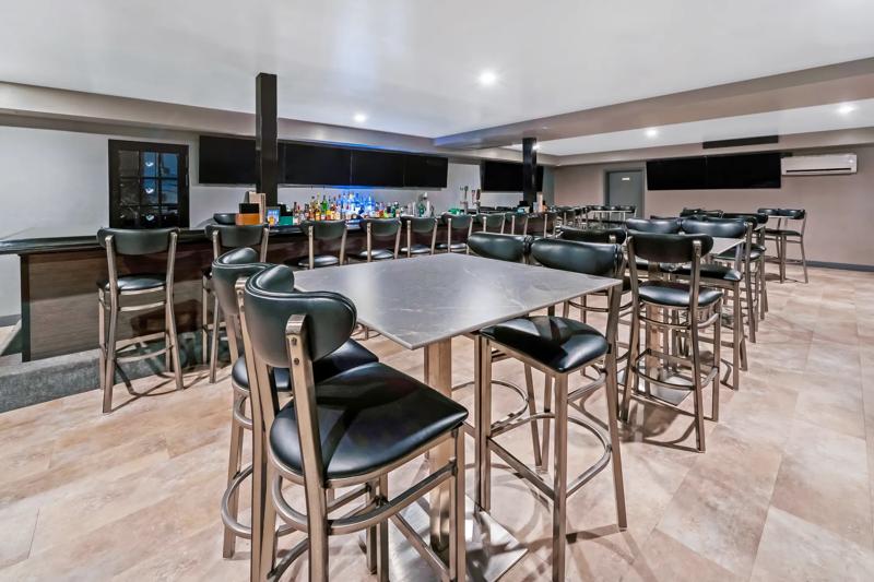 ABVI_FoxboroMA_Dining_Restaurant_Cocktail Tables - F2B35133-FEFA-48CE-A4CC7723FE2F8929