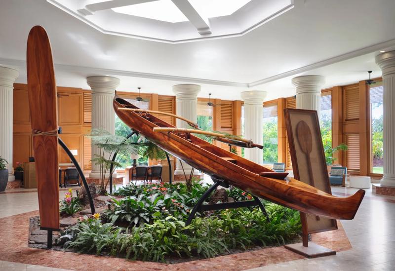 TRS_KauaiResort_Lobby_Canoe Decor By Entrance - F30E1615-2FAF-41EA-973CF75836DE9319