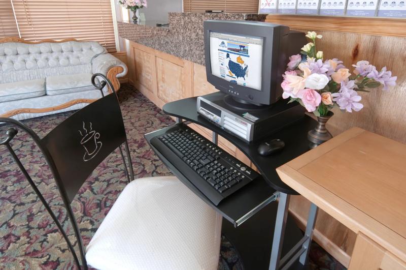 ABVI_MaconSunsetDrMO_Amenities_Business Center - F324ECFB-D815-447D-A8FB8D6149282869