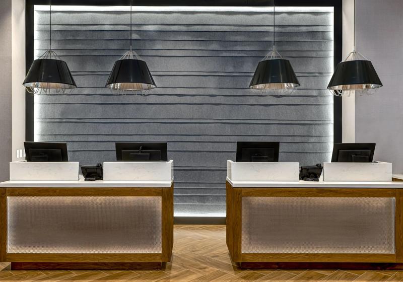 SHR_ColumbusDowntown_Lobby_FrontDesk - F37BAF0B-7DF4-413C-8D7E454838EF6055
