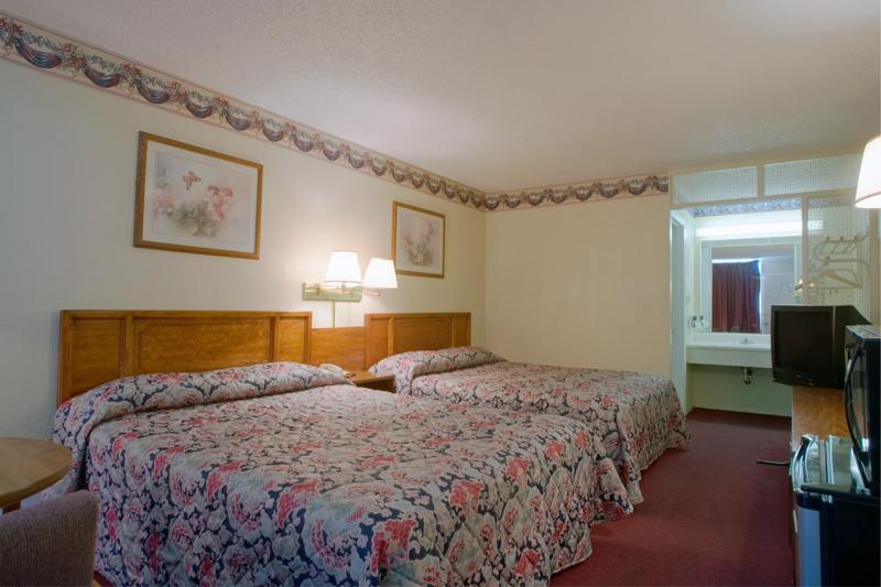 ABVI_LoudonLenoirTN_GuestRooms_Two Queens_Beds - F40F7A0A-0B38-4224-9E628391A166FED2