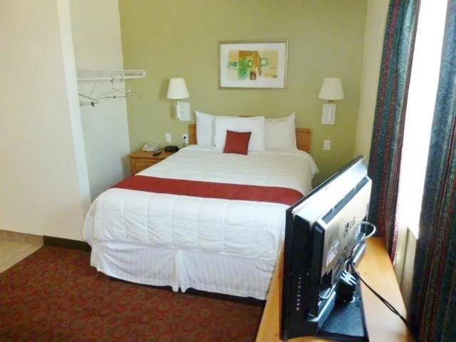 ABVIS_Winnie_TX2173_OneQueenBed - F499A95D-2C90-4F78-81792CFC0E2D0004