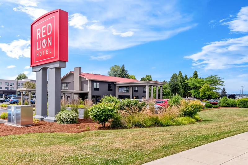 Red Lion Inn & Suites