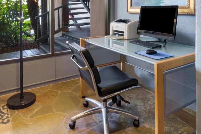 RLH_Monterey_CA7112_Business_Center - F56DB9A0-504F-4590-82F15BECC6697804