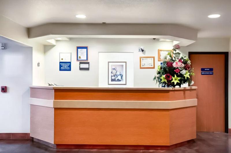 ABVI_AdaOK_Lobby_Front Desk - F597B9F0-0782-479B-84EFEE2E96F42C06