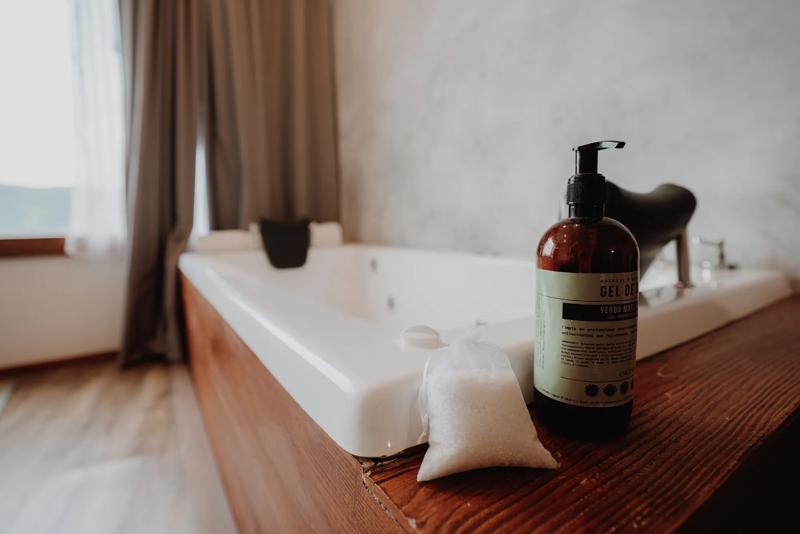 AKEN_Soul_Boden-Hotel-Spa_King suite with spa BathAmenity - F65B1BE0-D023-4969-9638B34494707680