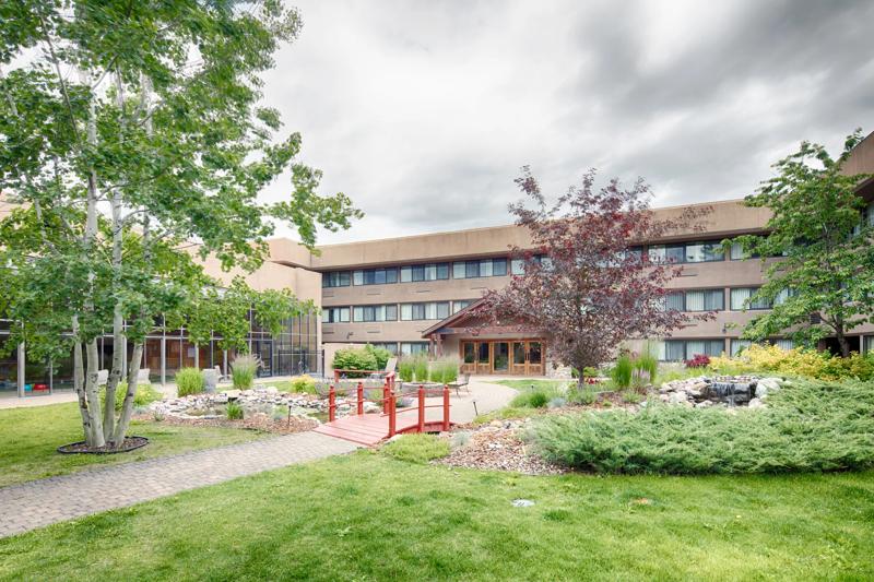 RLH_Kalispell_MTKALS_Courtyard - F6E66D71-7F87-4B2B-B0D18FAA329F8E4C