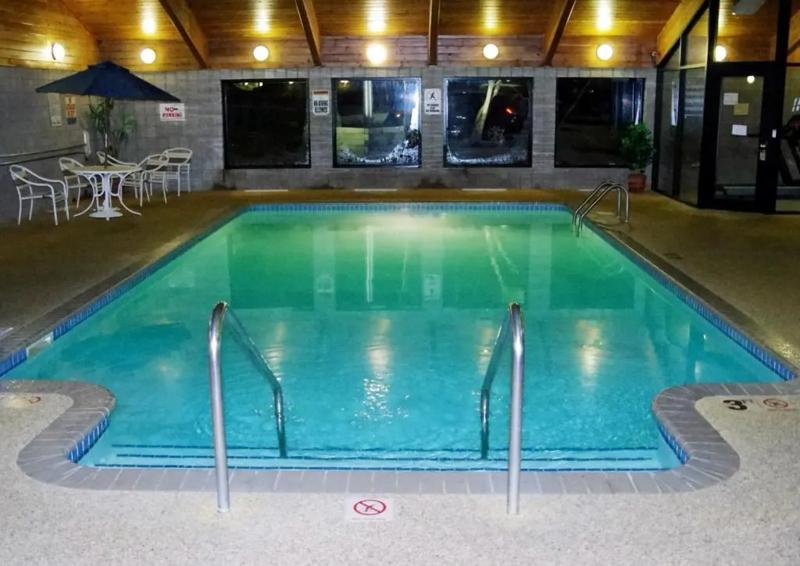 RLIS_Grimes_interior pool - F8B7C62D-3AF2-4FC6-9E6FF87EDD5B700D