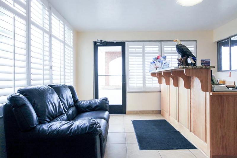 ABVI_RooseveltBallardUT_Lobby_Front Desk - F9450DCD-EC36-4C48-8613E12D2043DA9C
