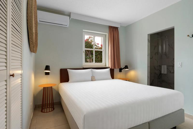SHR_LivingstoneCuracao_GuestRoom_Two-Or-Three-BedroomVilla_1 - F9CE8754-8CC7-4946-837DA786E3C3E6B3