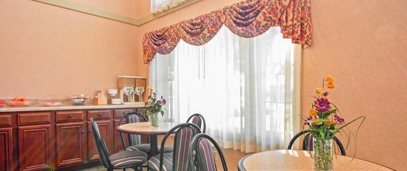 ABVI_AndersonSC_Dining_Breakfast Area - FA824D0C-52B4-49C4-A9FA0FFB2C9DC9A9