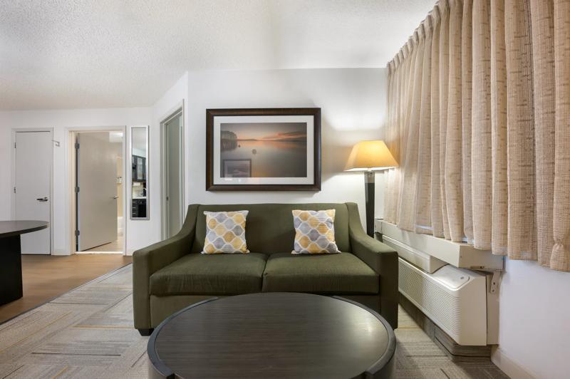 SIM_HuntsvilleResearchPark_GuestRooms_Suite_Couch - FB17E6BC-8E3D-4595-BB94A65BD21227BC