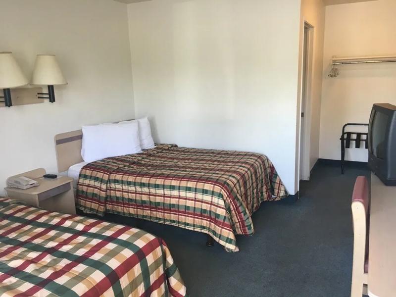 ABVI_HelenaMT_GuestRooms_Two Queens_Room - FB769BE0-F3E2-43BC-864CE4858731A185