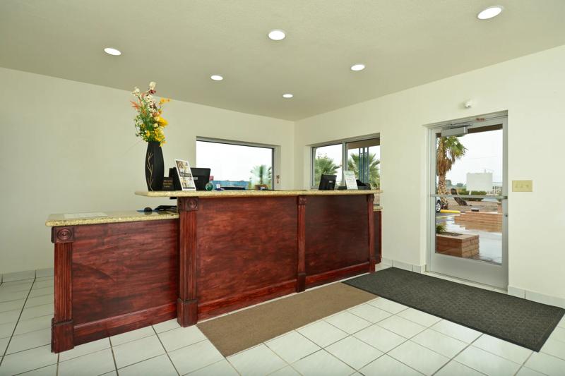 ABVI_EloyCasaGrandeAZ_Lobby_Front Desk - FC1B403F-8A96-4101-A180838A0422785B
