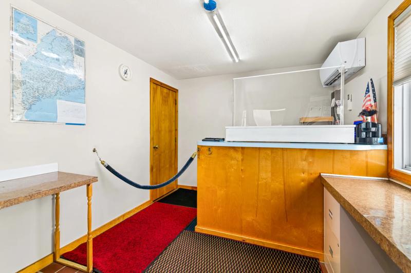 ABVI_BiddefordPortlandME_Lobby_Front Desk - FD17B919-DAA9-4B01-A3721A8B389F3076