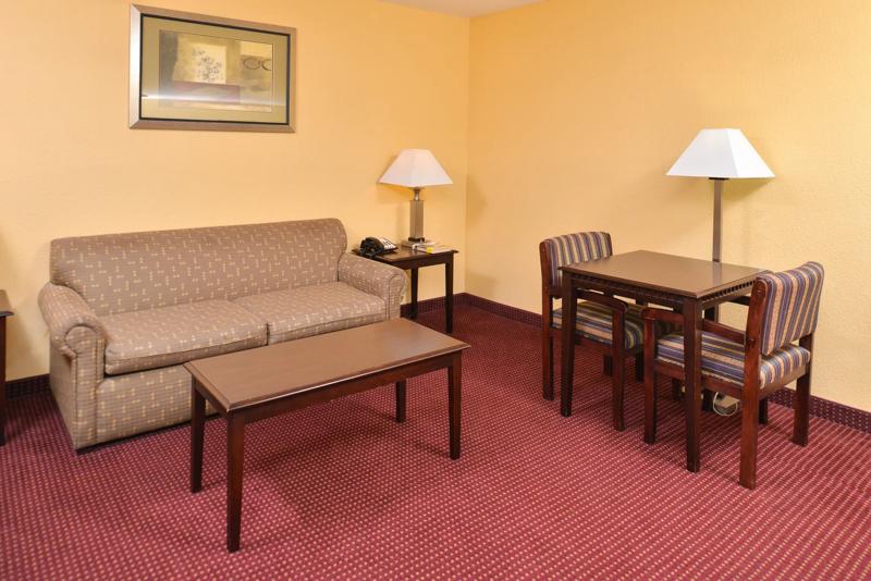 ABVI_WinnsboroLA_GuestRooms_Suite_Living Space - FD5F9136-9D52-4271-9DED4450B2451498
