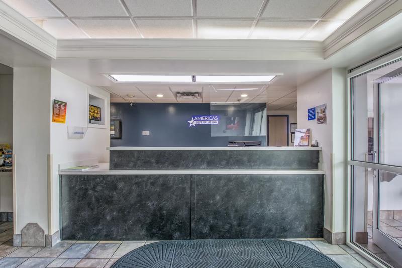 ABVI_KnocksvilleEastTN_Lobby_Front Desk - FD78A1E8-7C87-4F3E-84D52D75A8AE3E7D