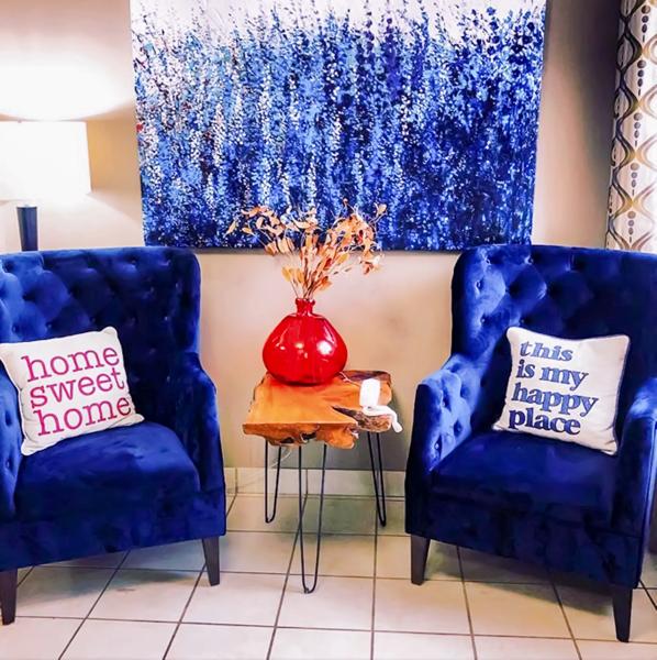SIM_DetroitAnnArbor_Lobby_Lounge - FDC8A458-B0EC-4957-A9A67D3BF403D176