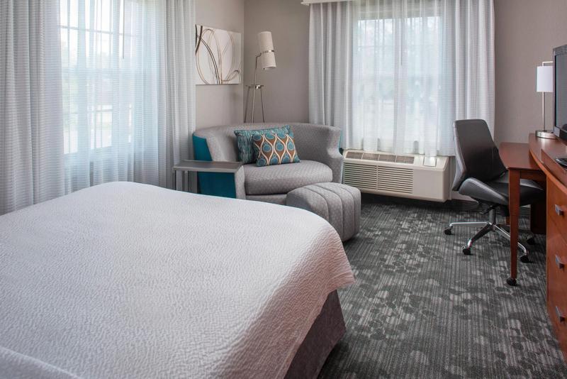 SEL_BostonLowellChelmsford_GuestRooms_Queen - FF328663-3081-4CE1-94F6413C70D5ED11