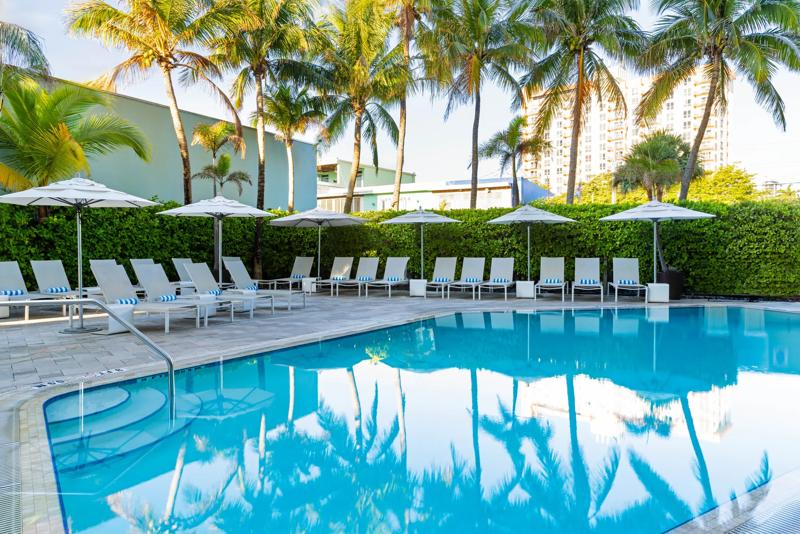 SHR_FortLauderdale_Amenity_OutdoorPool - FF32F0A4-2772-4634-97C3D09F23BF04C6